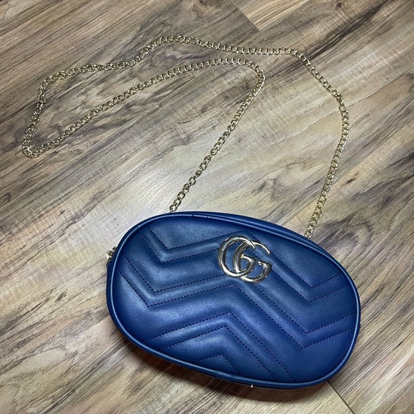 🔥Blue purse camera bag with gold chain🔥 - Picture 2 of 6